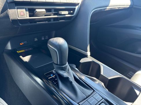 Used 2025 Toyota Camry SE FWD image 40