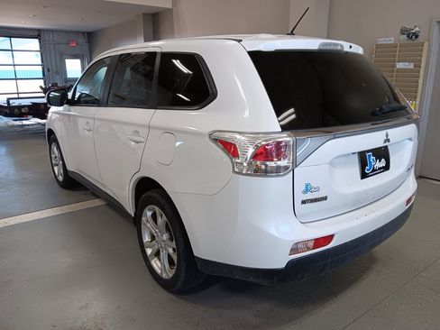 Used 2014 Mitsubishi Outlander SE image 4