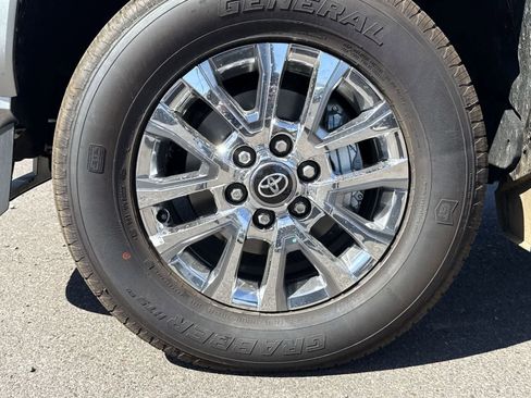 Used 2025 Toyota Tacoma Limited image 10