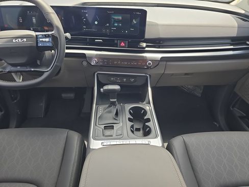 New 2027 Kia Carnival FWD image 14
