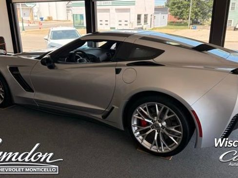 Used 2016 Chevrolet Corvette Z06 w/ 3LZ Preferred Equipment Group RWD image 2