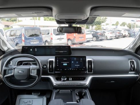Used 2025 Ford Expedition Max Platinum w/ Driver's Package AWD/4WD image 28