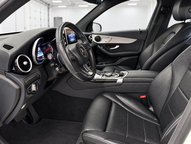 Used 2017 Mercedes-Benz GLC 300 4MATIC image 15