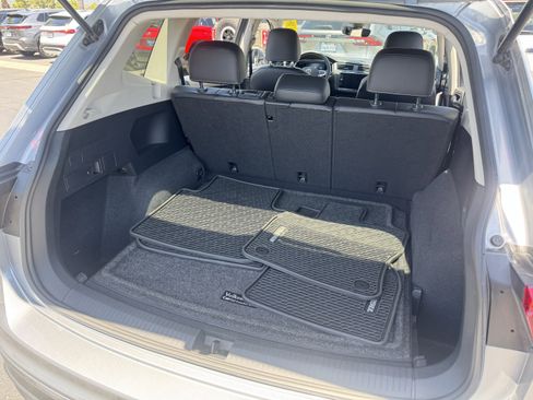 Used 2022 Volkswagen Tiguan SE AWD/4WD image 36