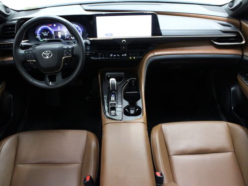 Used 2025 Toyota Crown Signia w/ Advanced Technology Package AWD/4WD image 32