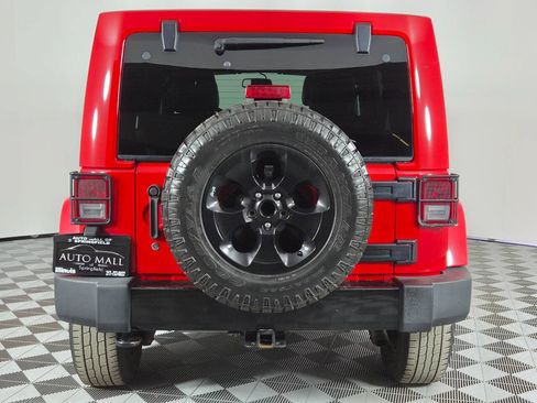 Used 2015 Jeep Wrangler Unlimited Sahara AWD/4WD image 6