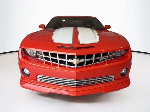Used 2010 Chevrolet Camaro SS w/ Interior Accent Trim Package RWD image 2