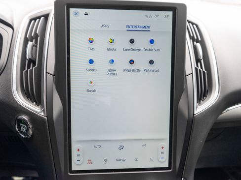 Used 2024 Ford Edge Titanium image 20