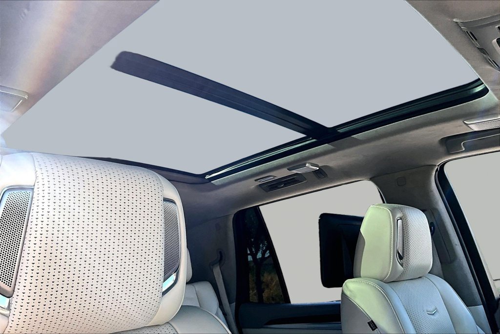 Certified 2025 Cadillac Escalade Premium Luxury Platinum w/ LPO, Floor Liner Package AWD/4WD image 17