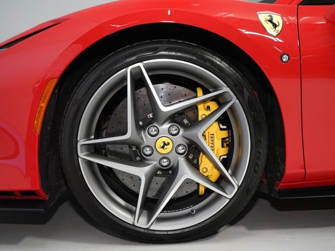 Used 2021 Ferrari F8 Tributo RWD image 25