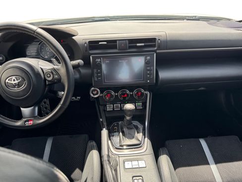 Used 2022 Toyota GR86 Premium RWD image 12