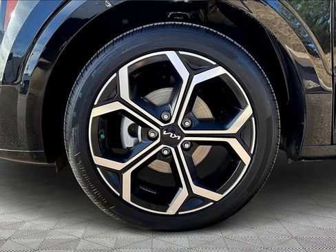 Used 2024 Kia Niro EX Touring image 8