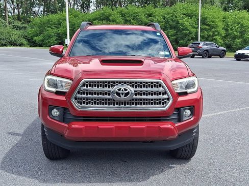 Used 2017 Toyota Tacoma TRD Sport w/ Tow Package (A/T) AWD/4WD image 2