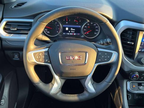 Used 2023 GMC Acadia SLT w/ Preferred Package image 12