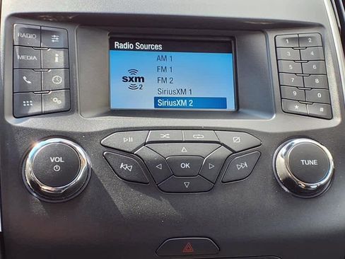 Used 2019 Ford Edge SE image 17