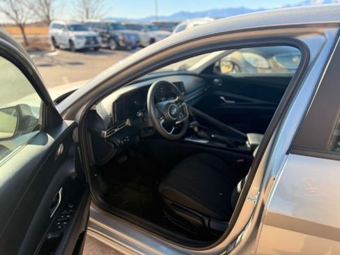 Used 2023 Hyundai Elantra SE w/ Winter Weather Package image 11