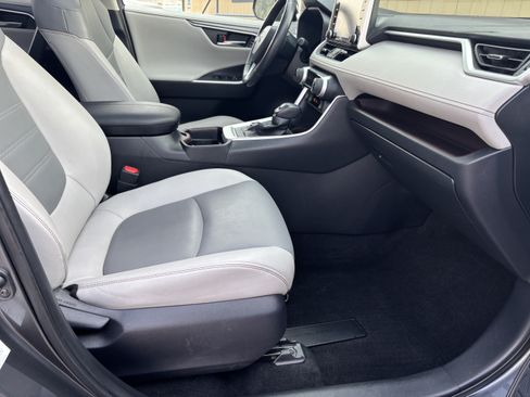 Used 2019 Toyota RAV4 Limited w/ Advanced Technology Package AWD/4WD image 30