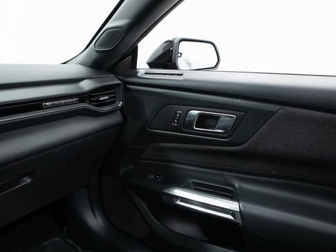 Used 2024 Ford Mustang Convertible image 24