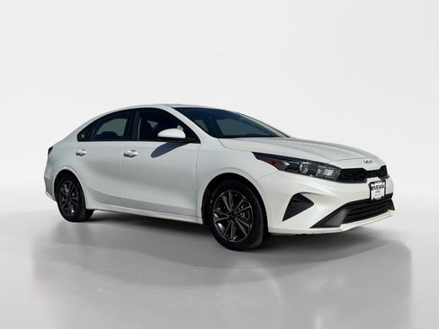 Used 2022 Kia Forte LXS image 8