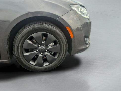Used 2020 Chrysler Pacifica Limited w/ Advanced Safetytec Group FWD image 33