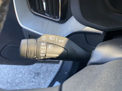 Used 2025 Volvo XC60 B5 Plus image 19