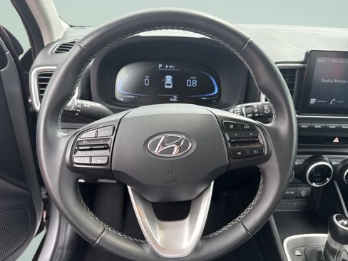 Used 2025 Hyundai Venue SEL FWD image 13