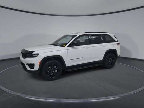 Certified 2025 Jeep Grand Cherokee Limited w/ Black Appearance Package AWD/4WD image 6