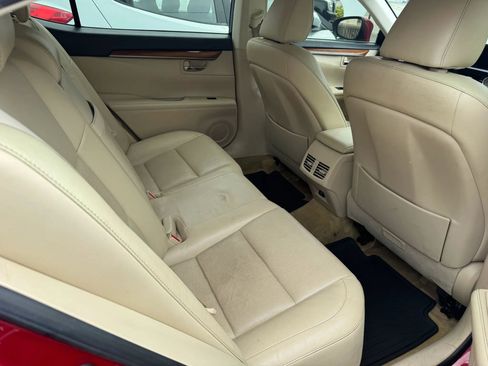 Used 2015 Lexus ES 300h w/ Navigation System Package FWD image 11