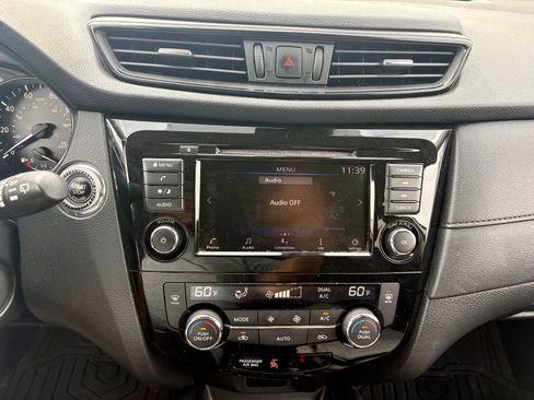 Used 2020 Nissan Rogue SV AWD/4WD image 13