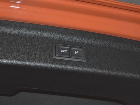 Certified 2025 Audi Q3 2.0T Premium Plus w/ Premium Plus Package image 31