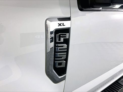 Used 2018 Ford F250 XL w/ Power Equipment Group AWD/4WD image 28