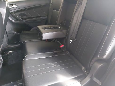 Used 2022 Volkswagen Tiguan SE image 14