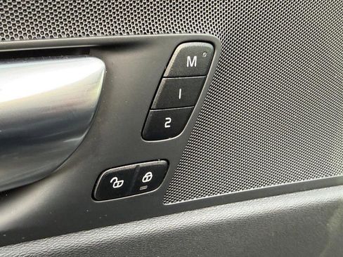 Certified 2025 Volvo XC60 B5 Plus image 16