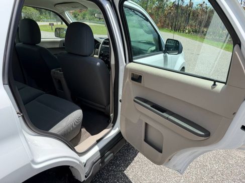 Used 2009 Ford Escape XLS FWD image 19