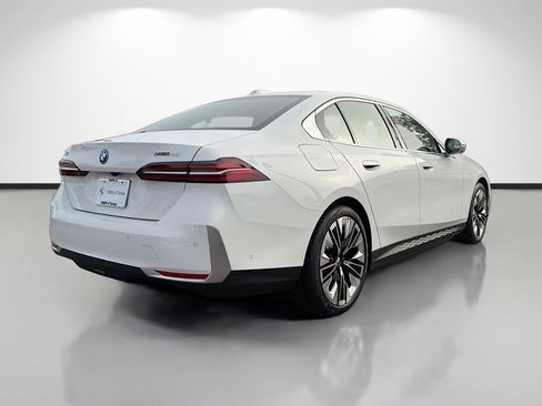 New 2026 BMW i5 eDrive40 RWD image 3