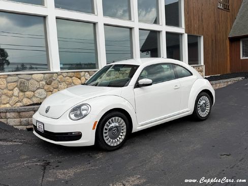 Used 2013 Volkswagen Beetle 2.5 FWD image 1