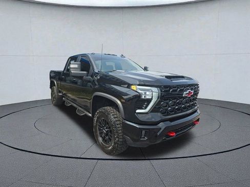 Used 2024 Chevrolet Silverado 2500 ZR2 w/ Technology Package image 7