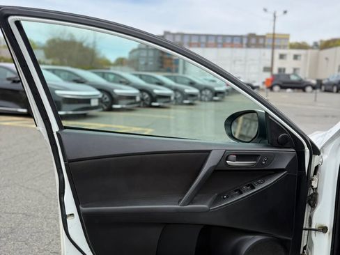 Used 2013 MAZDA MAZDA3 i Touring FWD image 27