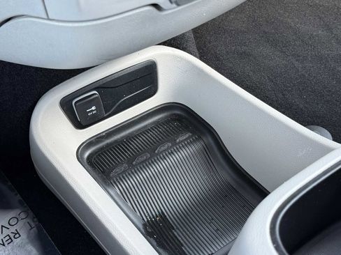 Used 2023 Chrysler Pacifica Touring-L FWD image 31