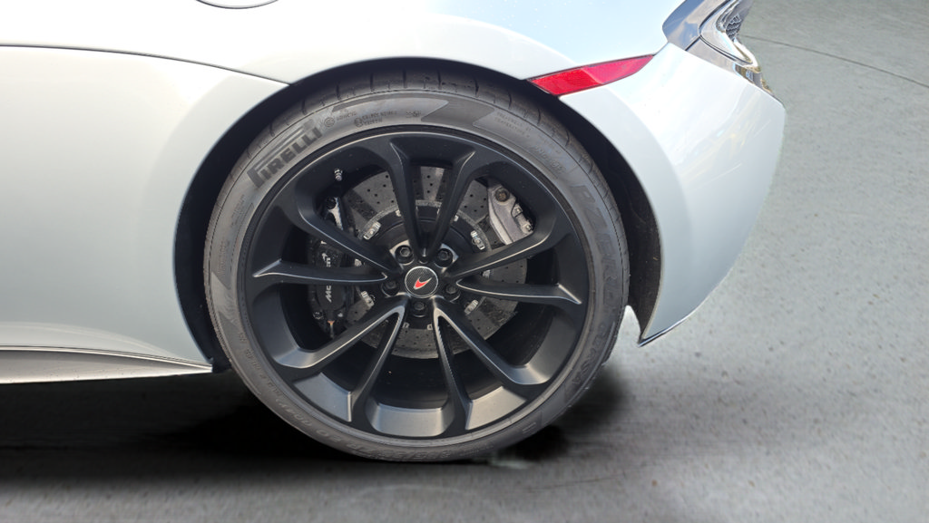 Used 2018 McLaren 570S Spider RWD image 15