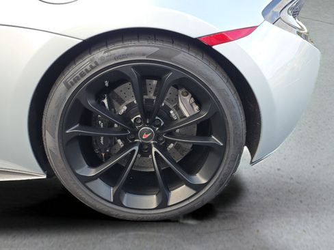 Used 2018 McLaren 570S Spider RWD image 15