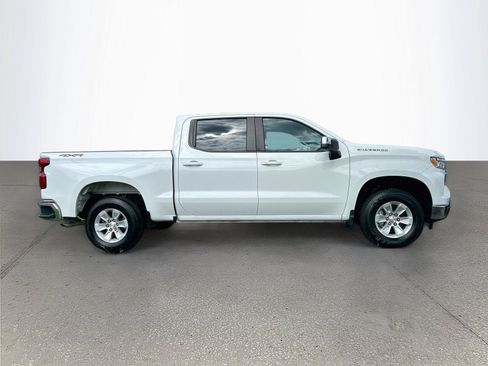 Used 2025 Chevrolet Silverado 1500 LT AWD/4WD image 3