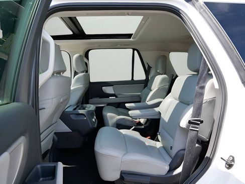 Used 2025 Ford Expedition Active AWD/4WD image 11