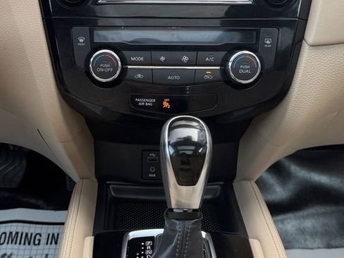 Used 2017 Nissan Rogue SL w/ SL Premium Package image 18