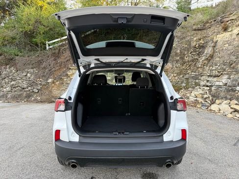 Certified 2022 Ford Escape SE w/ SE Sport Appearance Package image 9