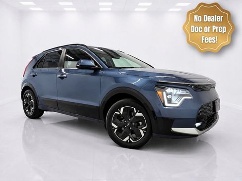 Used 2023 Kia Niro Wave w/ Wave Preserve Package FWD image 2