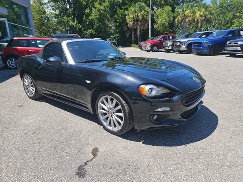 Used 2017 FIAT 124 Spider Lusso RWD image 11