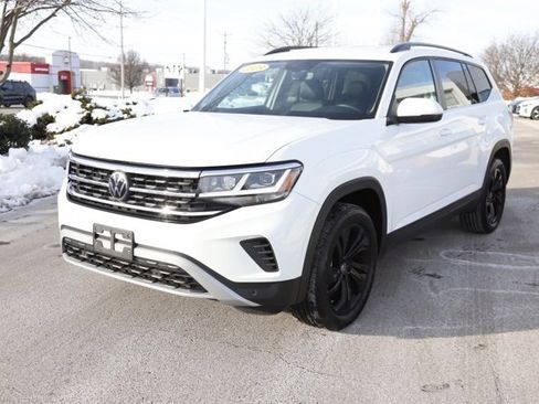 Used 2023 Volkswagen Atlas SE w/ Black Wheel Package image 12