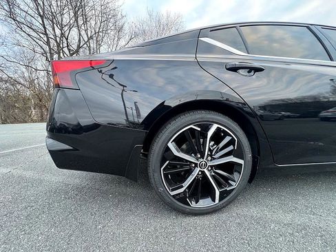 New 2025 Nissan Altima 2.5 SR image 13