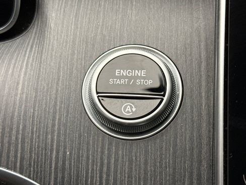 Used 2025 Mercedes-Benz C 300 Sedan image 22